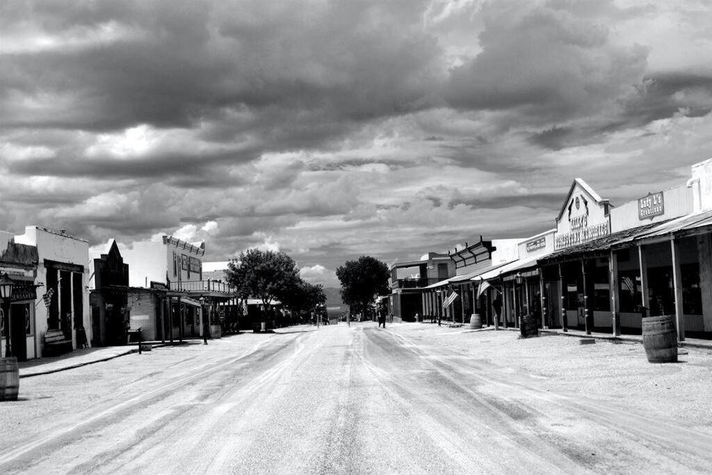 Silver Spur Homestead Luxury Glamping - The Cowboy Tombstone Dış mekan fotoğraf